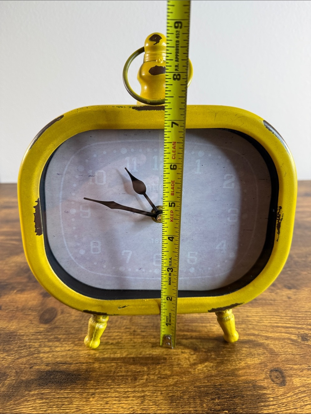 Yellow Vintage-Style Table Clock Wall Decor In Working Condition - Picture 5 of 7